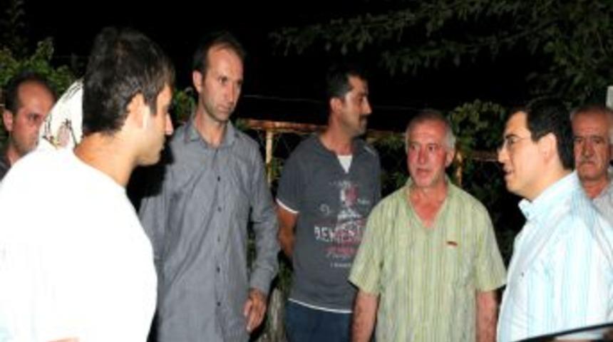 Belediye Başkanı T&uuml;t&uuml;nc&uuml; şehit ailesini ziyaret etti