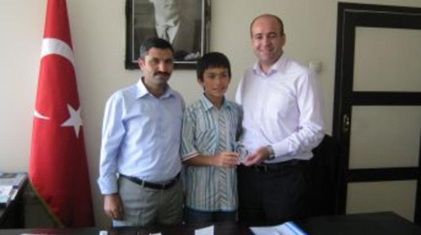 Terme Kaymakamı şampiyonu &ouml;d&uuml;llendirdi