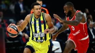 Son dakika: Fenerbah&ccedil;e finali 2 sayıyla ka&ccedil;ırdı! Sarı-Lacivertliler Olympiakos'a 92-90 mağlup oldu
