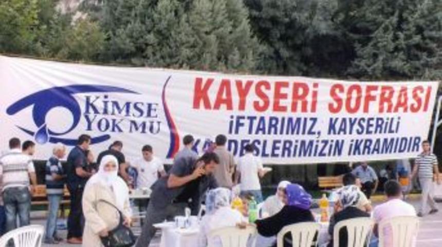 Kayserili işadamları Diyarbakır'da her g&uuml;n 500 kişiye iftar veriyor