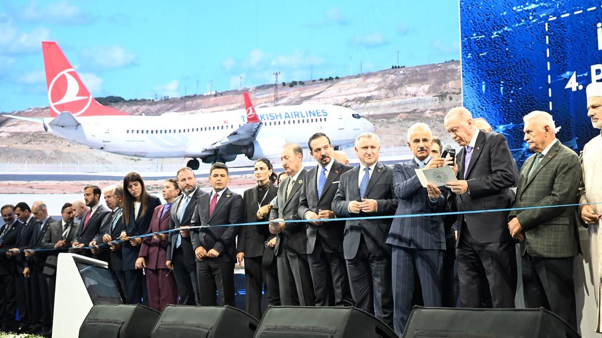 Cumhurbaşkanı Erdoğan ın talimatıyla İstanbul Havalimanı nda 4. pistten ilk u&ccedil;ak havalandı: "Tarihi bir adım" 2