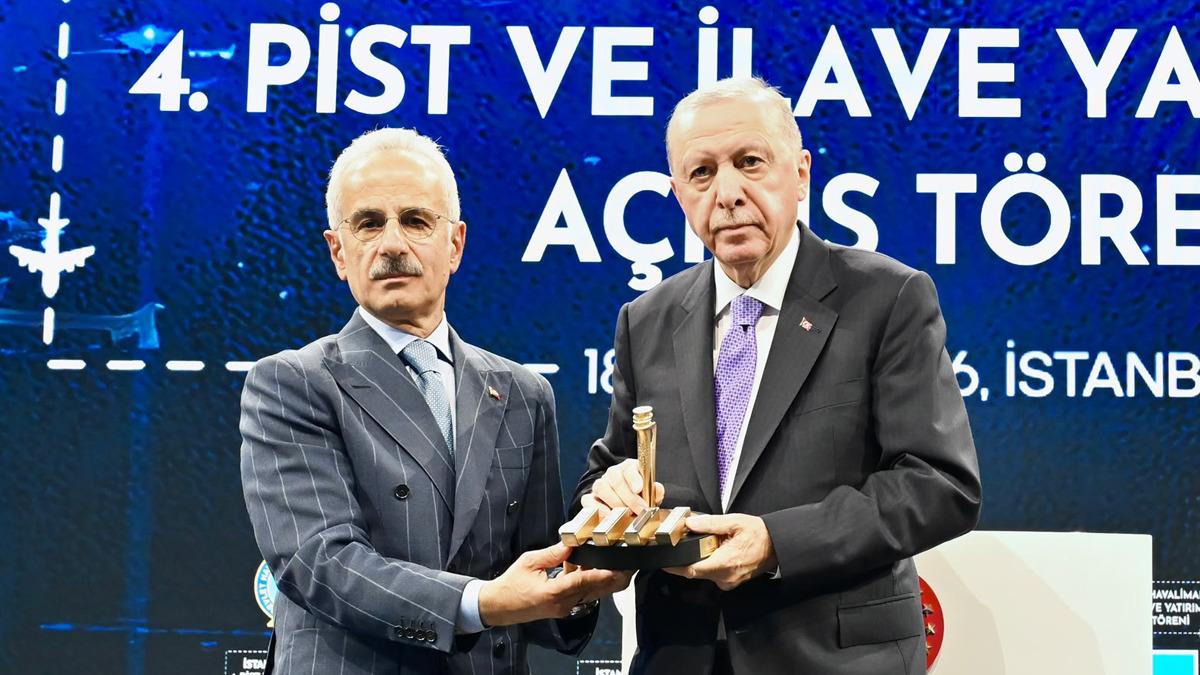 Cumhurbaşkanı Erdoğan ın talimatıyla İstanbul Havalimanı nda 4. pistten ilk u&ccedil;ak havalandı: "Tarihi bir adım" 8