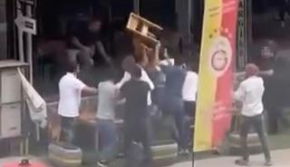 Oyun salonunda kavga: Sandalyeler havada u&ccedil;uştu