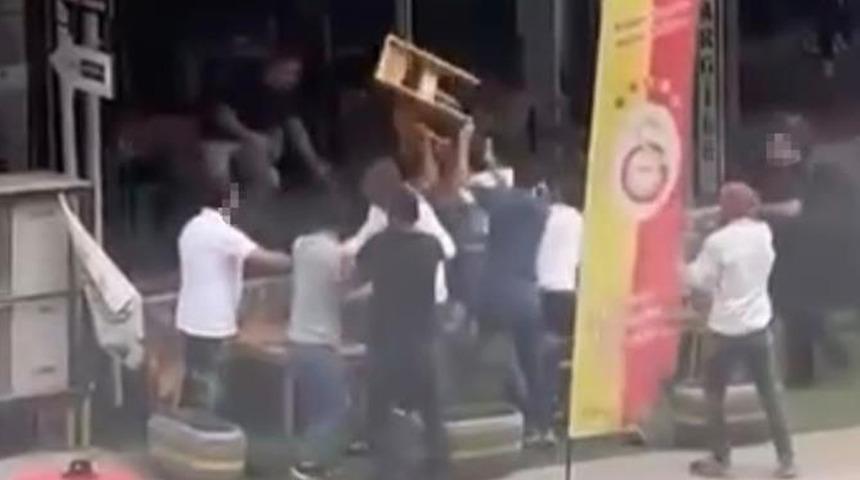 Oyun salonunda kavga: Sandalyeler havada u&ccedil;uştu, 1 kişi yaralandı