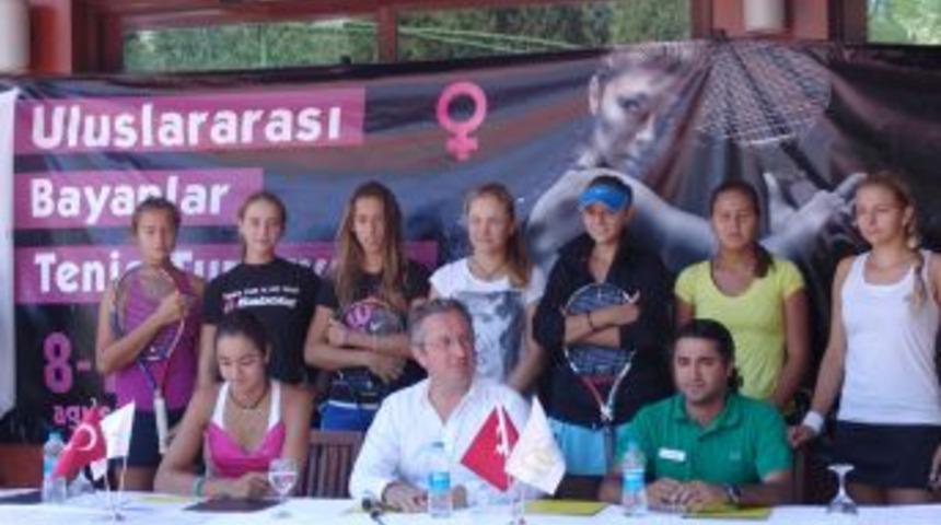 22 &uuml;lkeden 56 sporcu, 10 bin dolarlık &ouml;d&uuml;l i&ccedil;in raket sallayacak