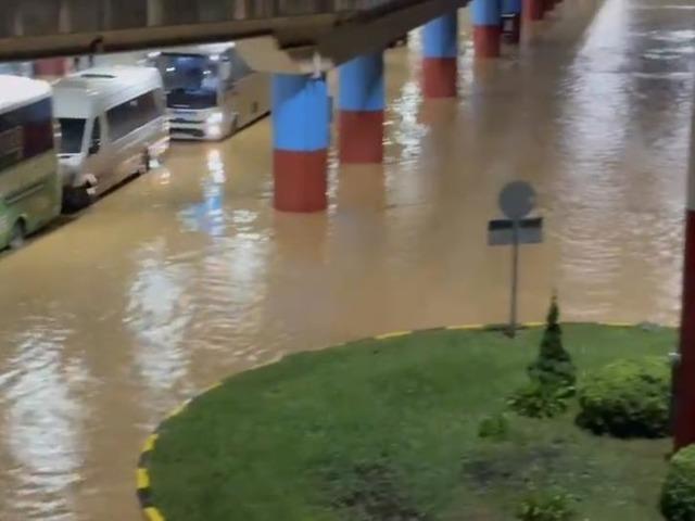 Trabzon'da şiddetli yağış etkili oldu