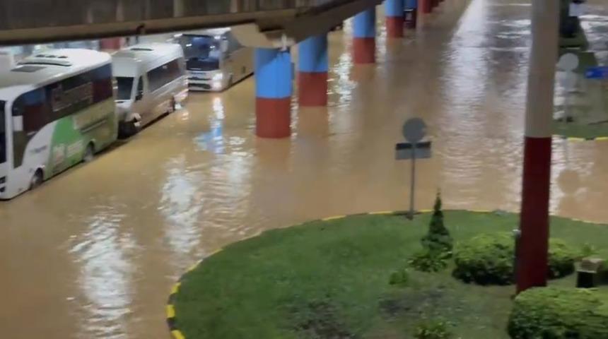 Trabzon'da şiddetli yağış etkili oldu