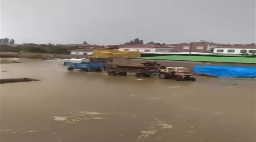 Niğde&rsquo;de sağanak sele neden oldu; tarım arazileri zarar g&ouml;rd&uuml;