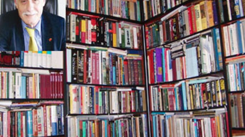 O bir kitap aşığı, 10 bin kitabı var...