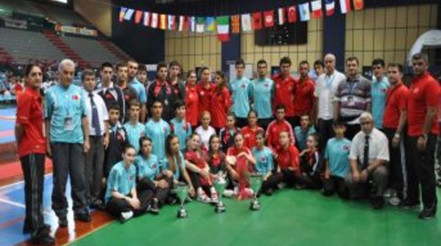 Gen&ccedil; karateciler İtalya&rsquo;da ikinci oldu