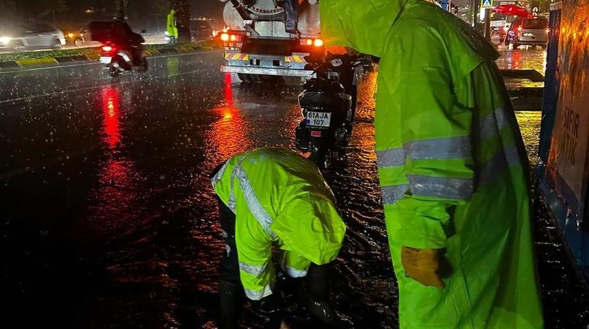 Trabzon'da metrekareye 50 kg yağış d&uuml;şt&uuml;