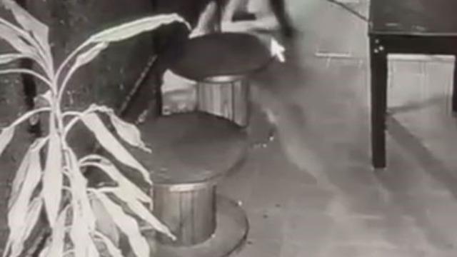 Küçükçekmece'deki binanın çökme anları ortaya çıktı: 2 kişi son anda kurtuldu