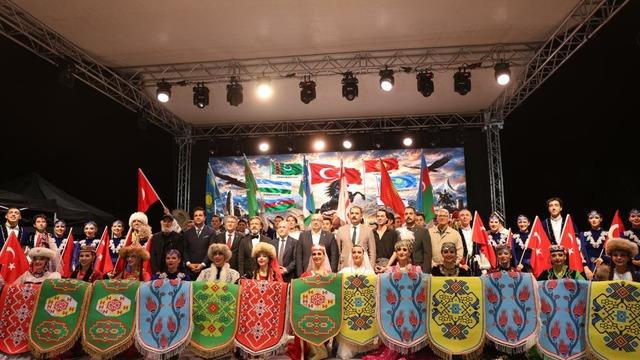 29. Uluslararası Hazar Şiir Akşamları: Gösteriler ayakta alkışlandı
