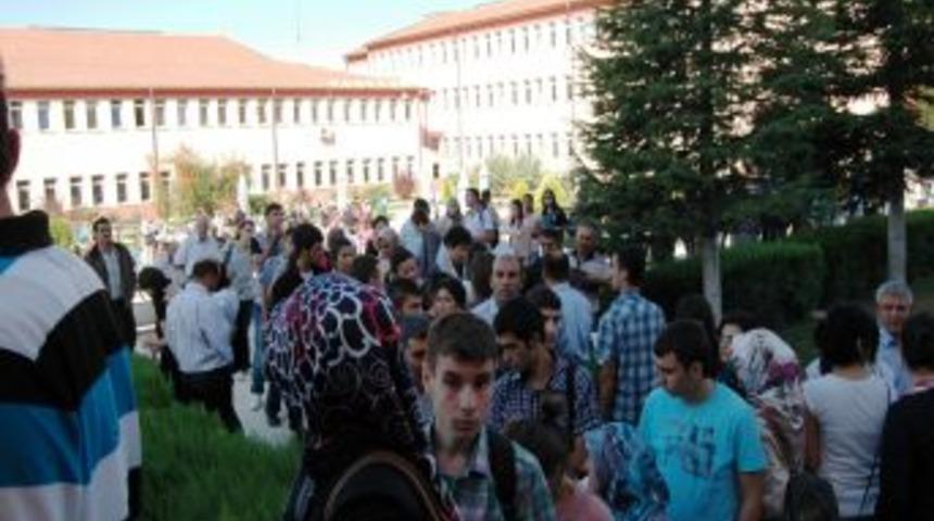 Kırşehir&rsquo;e kayıt yapan &uuml;niversiteliler dışarıda kaldı