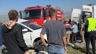 Otomobil ile pikap çarpıştı: 3 kişi yaralandı