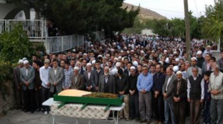 Merhum Hacı Hasan Din&ccedil; Hocaefendi'nin eşi vefat etti