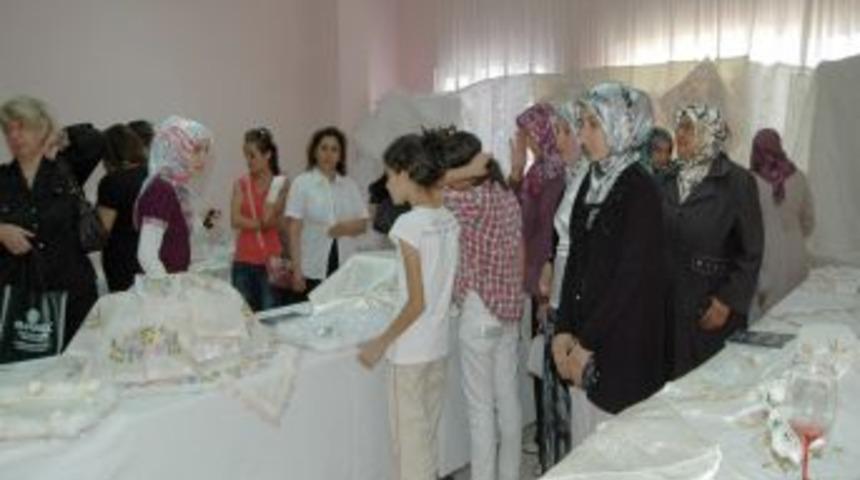 Meslek sahibi oldular, a&ccedil;tıkları sergiyle g&ouml;z doldurdular