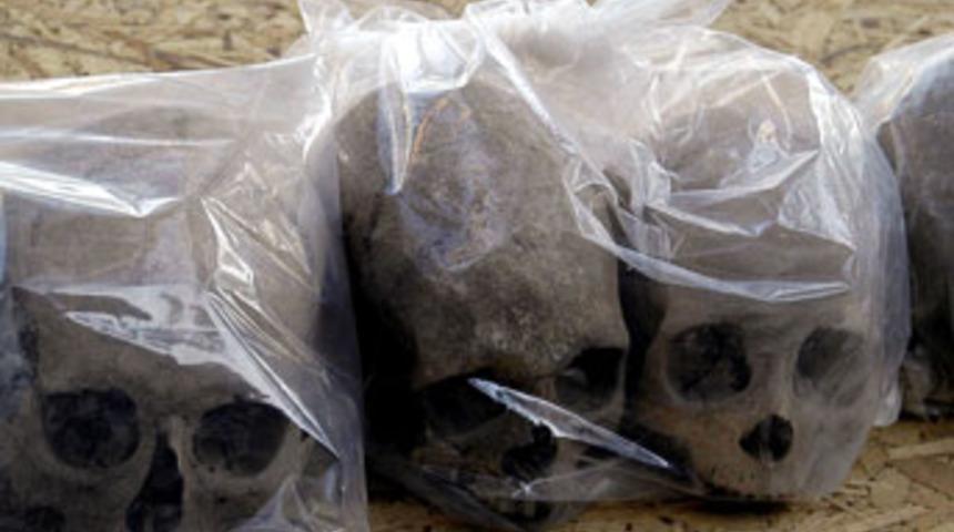 Testi içinde gömülü iki çocuk mezarı bulundu