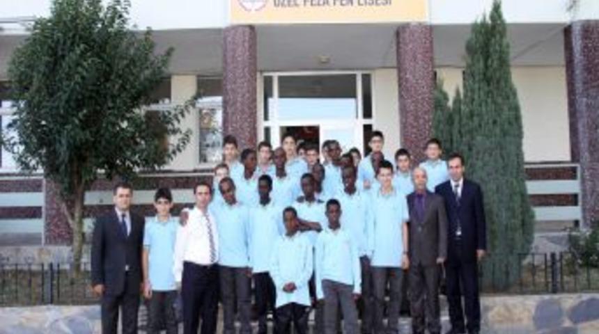 Somali'den getirilen 304 &ccedil;ocuktan 12'si Samsun'da okuyacak
