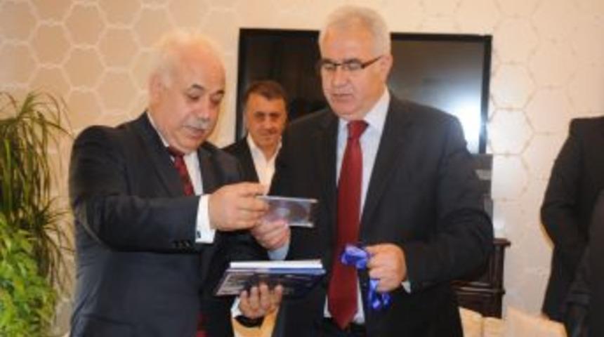 Karab&uuml;k heyeti &Ccedil;orum'da