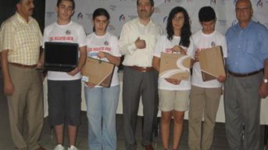 Muzaffer Ancın İlk&ouml;ğretim SBS şampiyonlarına bilgisayar verdi