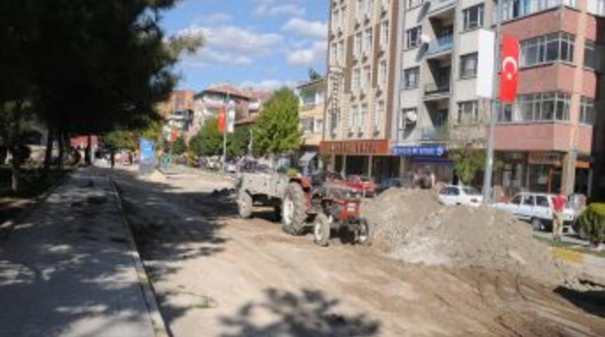 Yol yapım &ccedil;alışmaları uzayınca &Ccedil;orum şantiyi andıran bir hal aldı