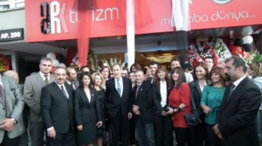 Bakan G&uuml;nay:T&uuml;rkiye'de turizm artık &ouml;zel sekt&ouml;r eliyle y&uuml;r&uuml;t&uuml;l&uuml;yor