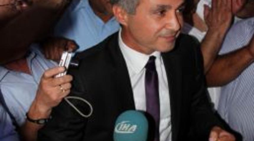 Kasırga Operasyonu'nda tahliye edilenler cezaevi &ouml;n&uuml;nde karşılandı