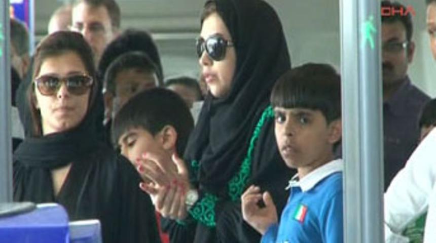 Havalimanında kemer &ccedil;ıkarma kavgası