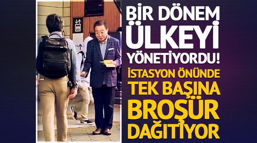 Bir d&ouml;nem &uuml;lkeyi y&ouml;netiyordu! Şimdi istasyon &ouml;n&uuml;nde tek başına broş&uuml;r dağıtıyor