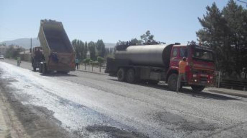 Yeni&ccedil;ubuk'ta yollar asfaltlanıyor