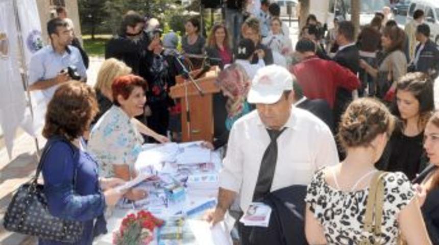 Kanserde erken tanıya dikkat i&ccedil;in stant a&ccedil;tılar