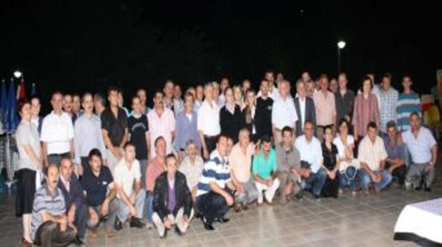 Beşikd&uuml;z&uuml; Belediyesi'nden personeline iftar yemeği