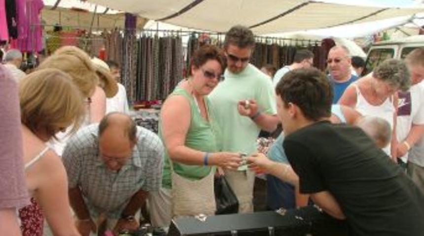 İkinci el pazarına turist ilgisi