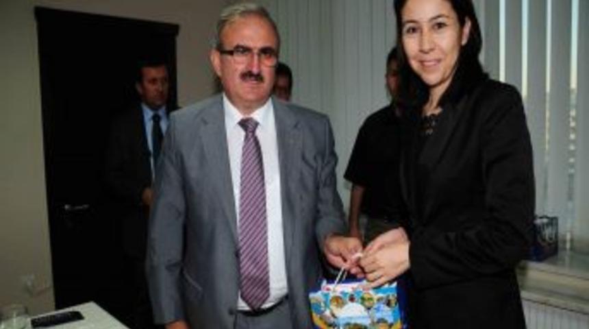 Karaloğlu, tayini &ccedil;ıkan kaymakamlarla vedalaştı