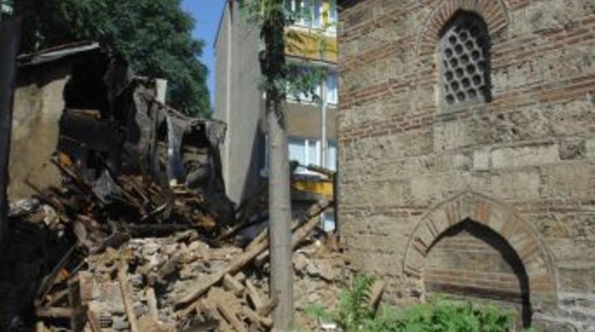 Akbıyık Camii g&uuml;n y&uuml;z&uuml;ne &ccedil;ıkıyor