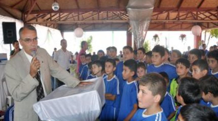 Yaz futbol okulu sona erdi, 168 futbolcu sertifikasını aldı