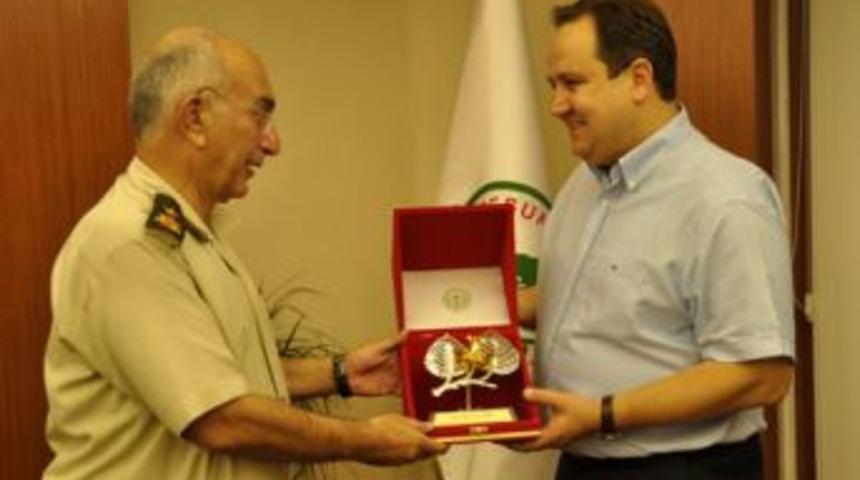 Jandarma B&ouml;lge Komutanı Tuğgeneral G&uuml;der veda ziyaretlerinde bulunuyor