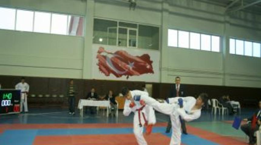 Erzurumlu karateciler, Türkiye Şampiyonası'na iddialı gidiyor