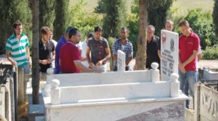 Sakaryaspor kafilesinin ge&ccedil;irdiği kazada &ouml;lenler anıldı