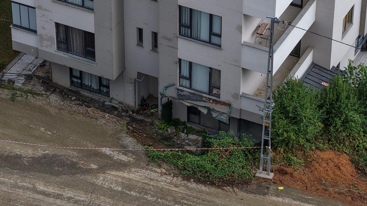 İki kent sele teslim oldu! Caddeler göle döndü, Meteoroloji den yeni uyarı 4