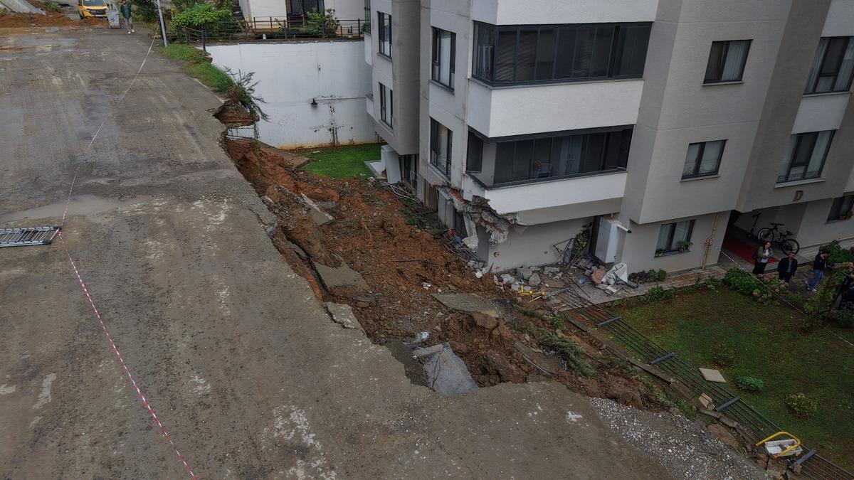 İki kent sele teslim oldu! Caddeler göle döndü, Meteoroloji den yeni uyarı 5