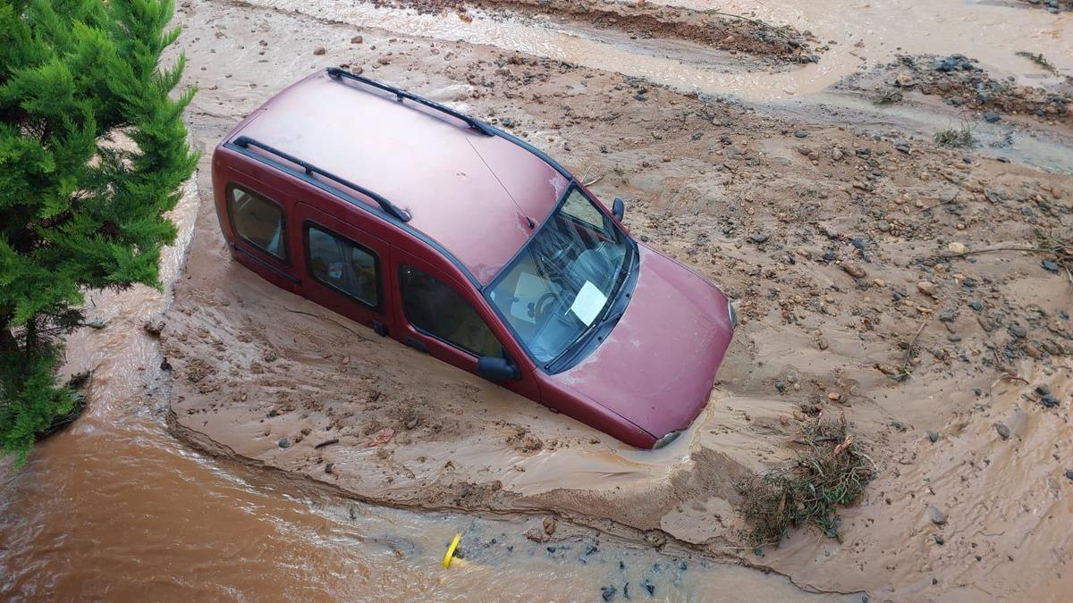 İki kent sele teslim oldu! Caddeler göle döndü, Meteoroloji den yeni uyarı 7