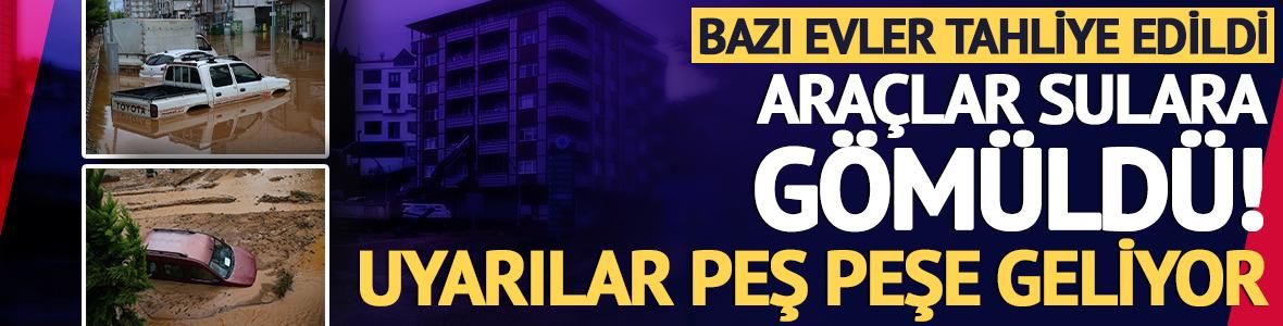 Bazı evler tahliye edildi, ara&ccedil;lar sulara g&ouml;m&uuml;ld&uuml;