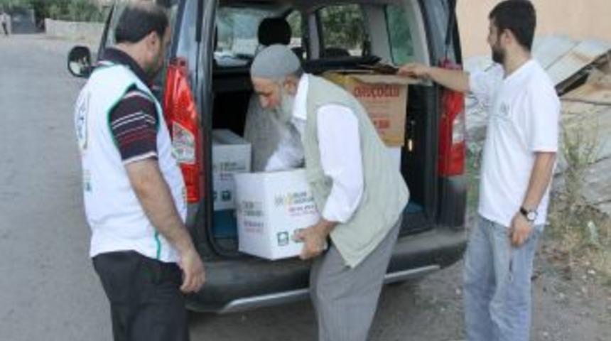 İHH, yardım paketlerinin dağıtımına başladı