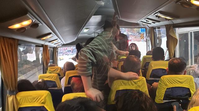 Balık istifi yolculuk 'Pes' dedirtti: Nefes alacak yer kalmadı