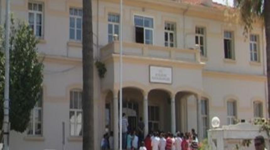 Kuşadası'ndaki işyerlerine taklit marka baskını yapıldı