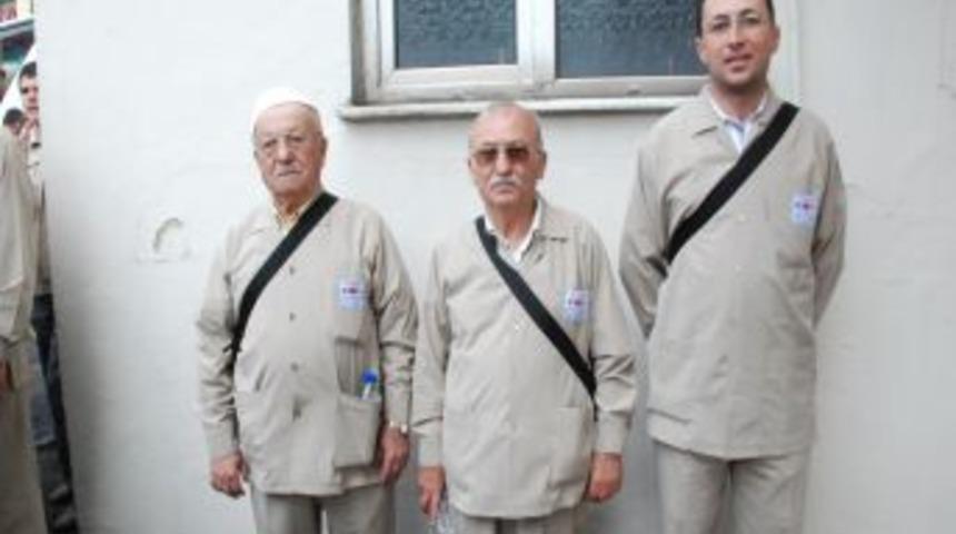 Oğlu ve torunuyla hacı olacak