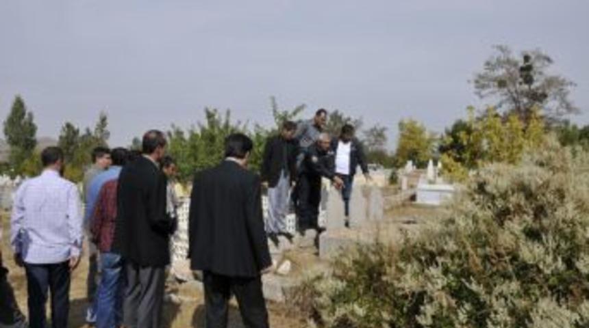 Kaldırım mezarlığında 7 aylık cenin bulundu