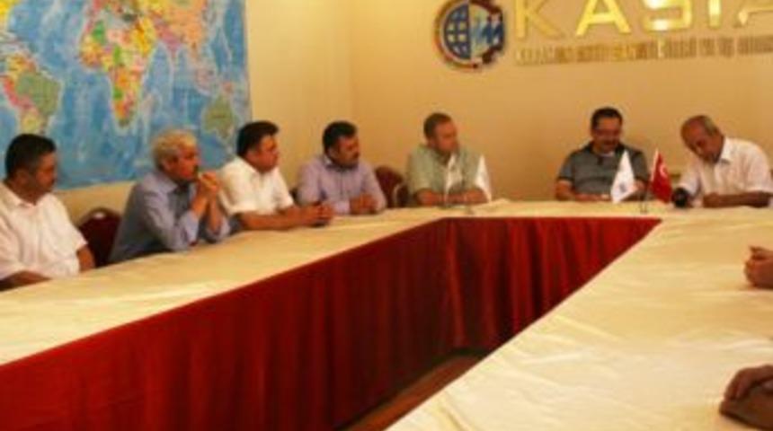 Akg&uuml;n ve Elvan'dan KASİAD'a ziyaret